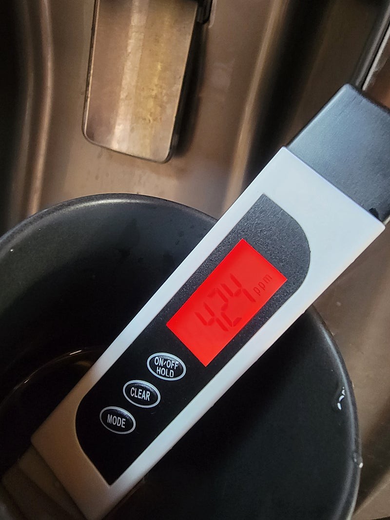 냉장고 정수 필터 TDS 측정값 424ppm