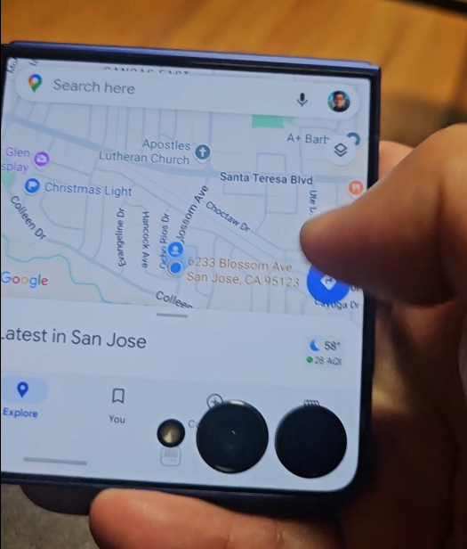 Google Map on Z Flip 7's cover screen